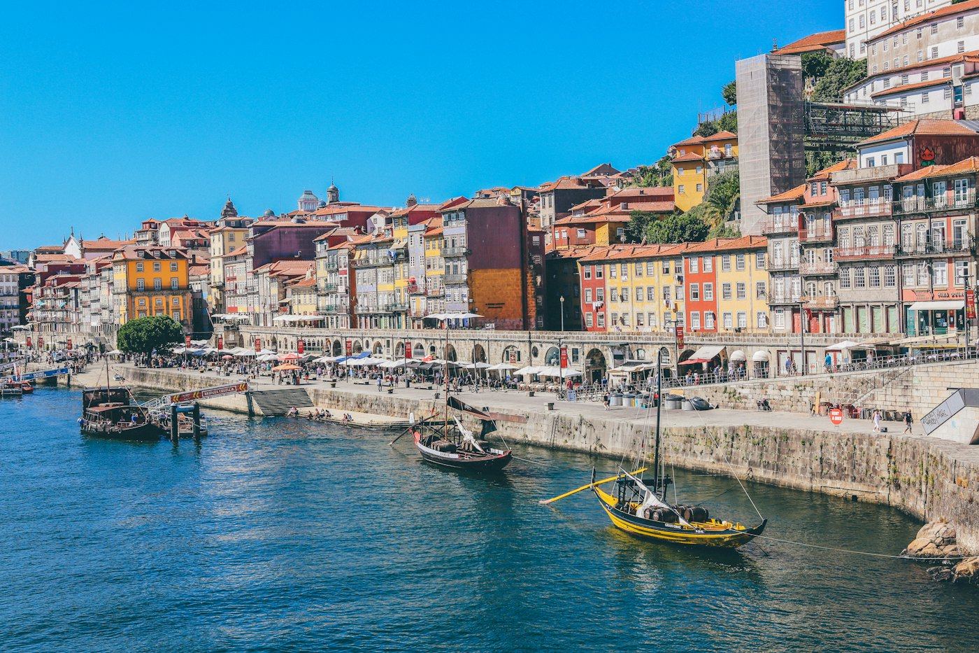 Ribeira aan de rivier de Douro in Porto