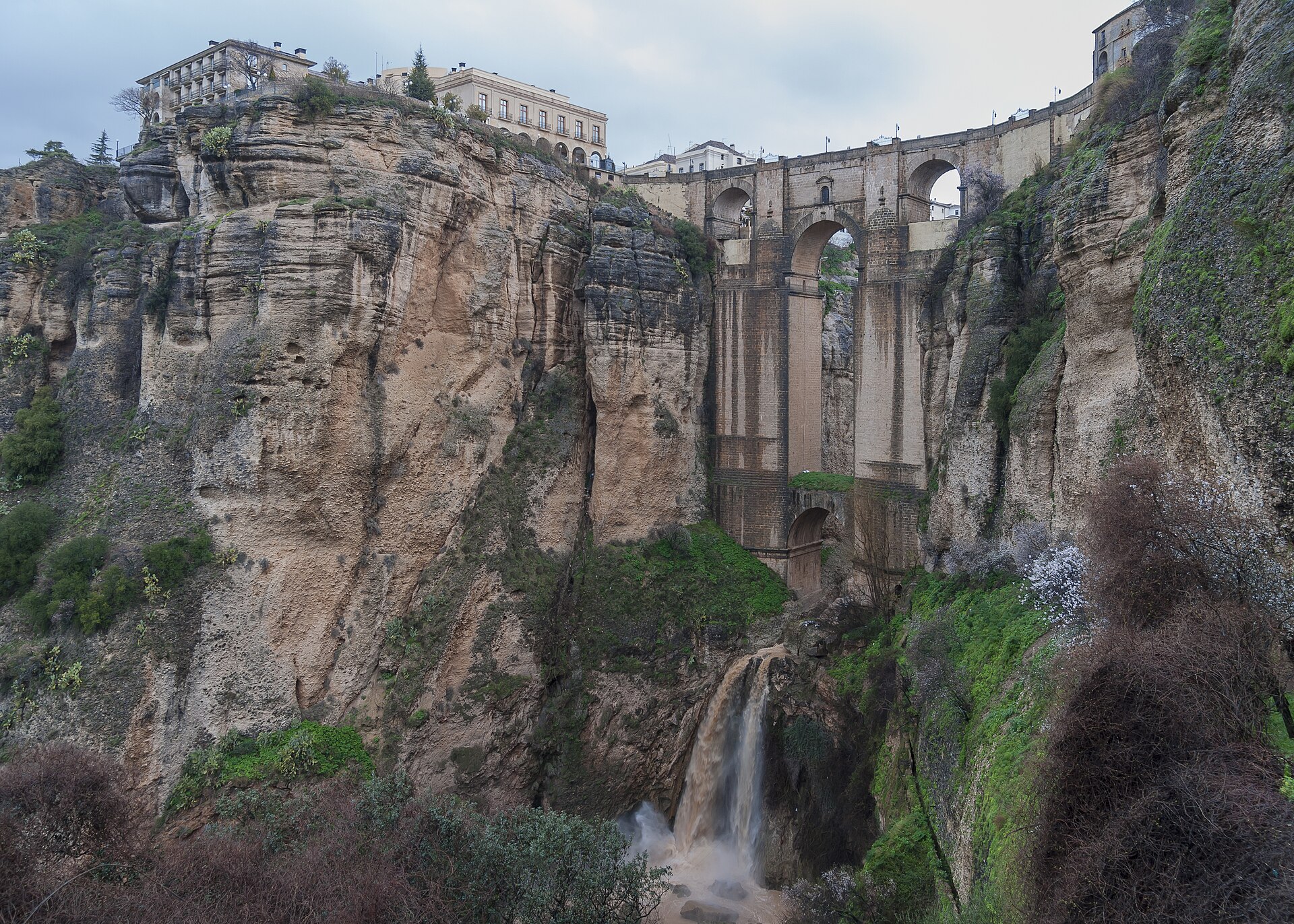 De Puente Nuevo in Ronda over de kloof El Tajo