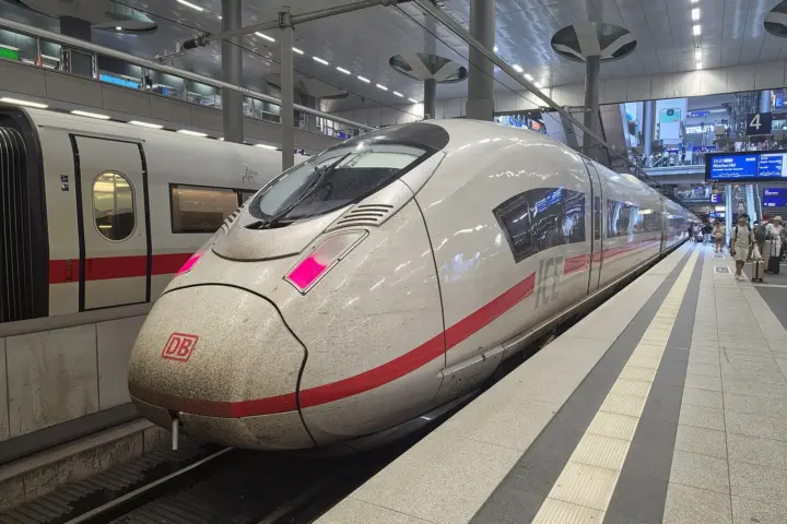 ICE op Berlin Hauptbahnhof